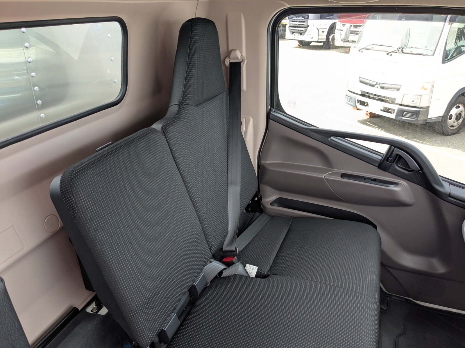 vehicle_image_20260522095407r9gLvKoliZ.jpg