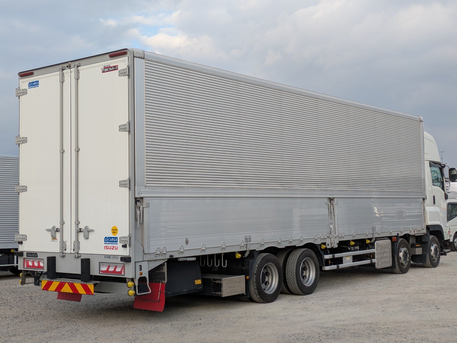 トラック販売・買取｜UJグループ（ウシトラ）