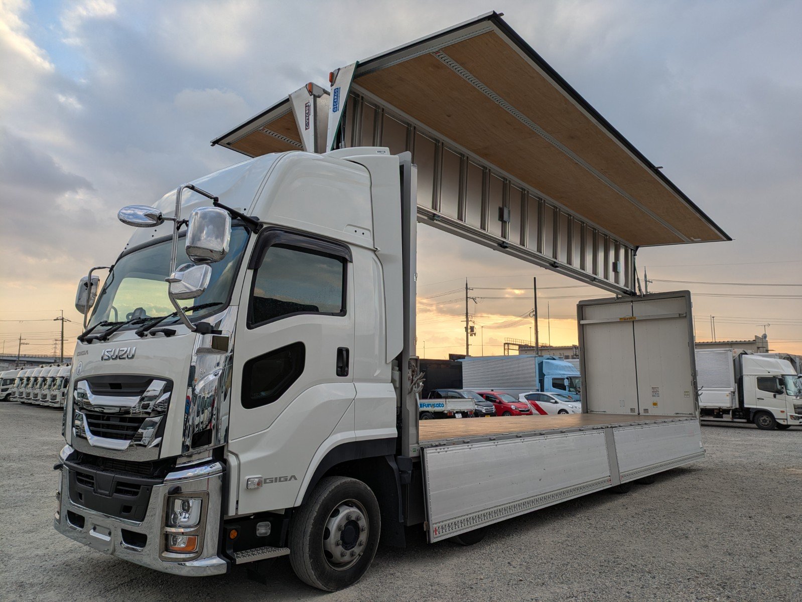 トラック販売・買取｜UJグループ（ウシトラ）