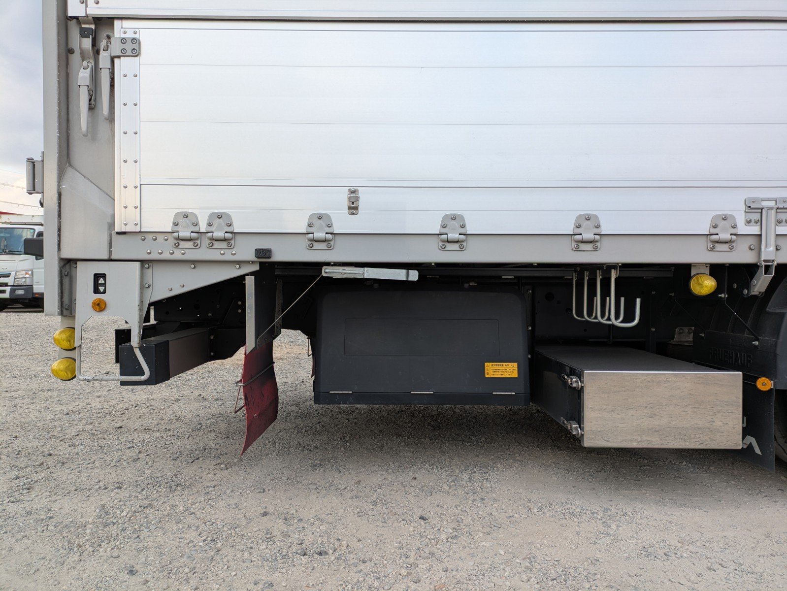 トラック販売・買取｜UJグループ（ウシトラ）