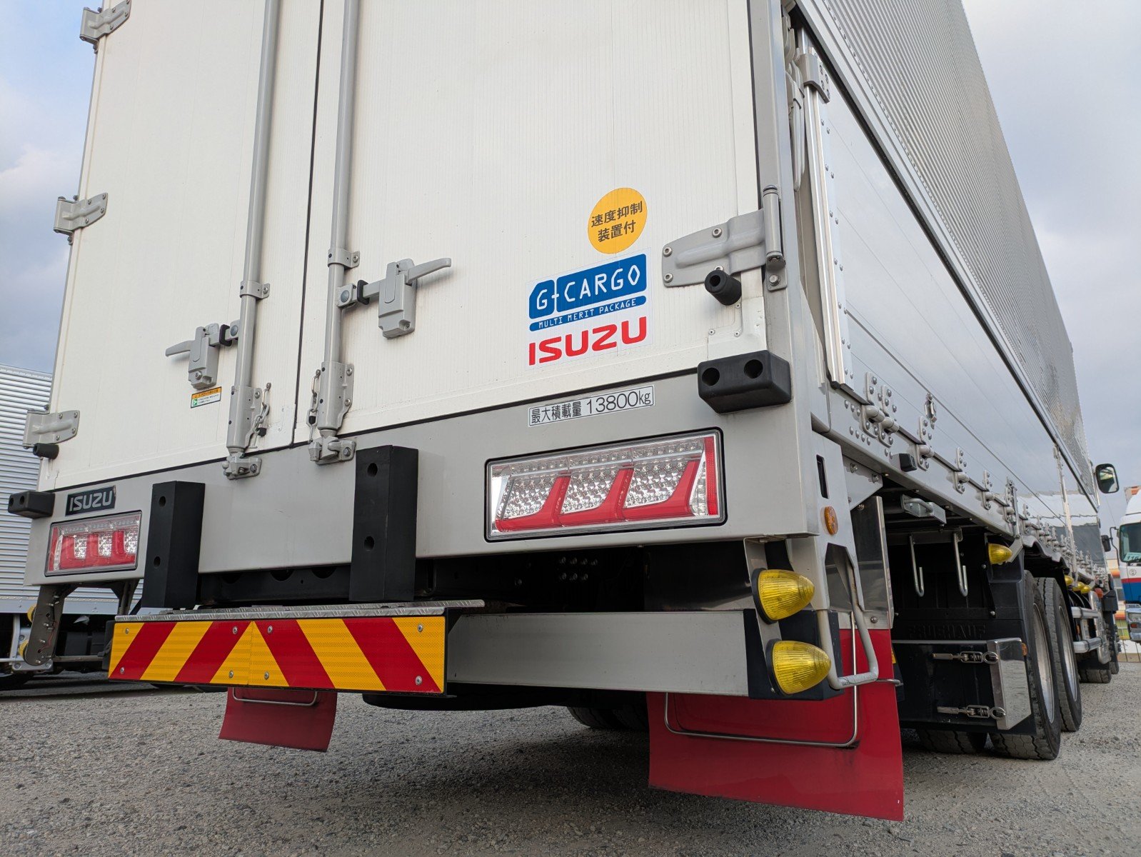 トラック販売・買取｜UJグループ（ウシトラ）