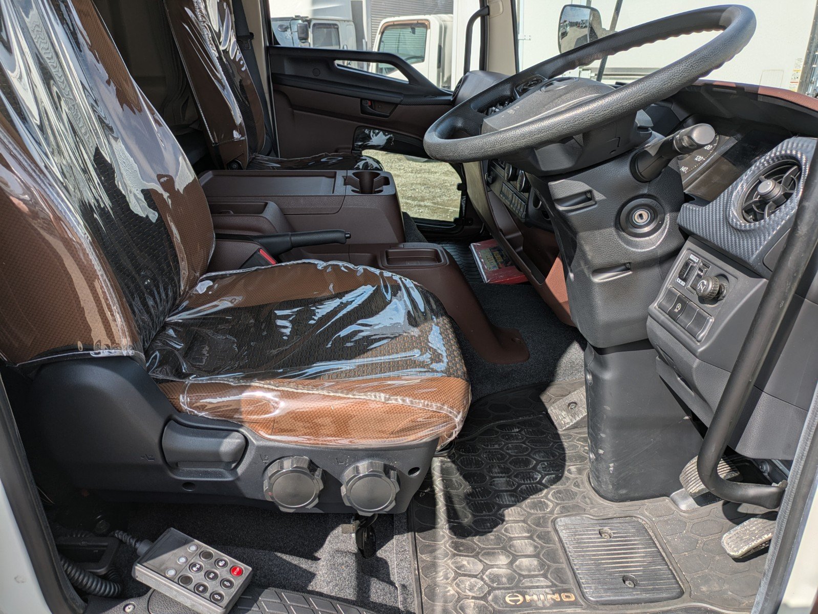 vehicle_image_20260424104738E6IORlmW69.jpg