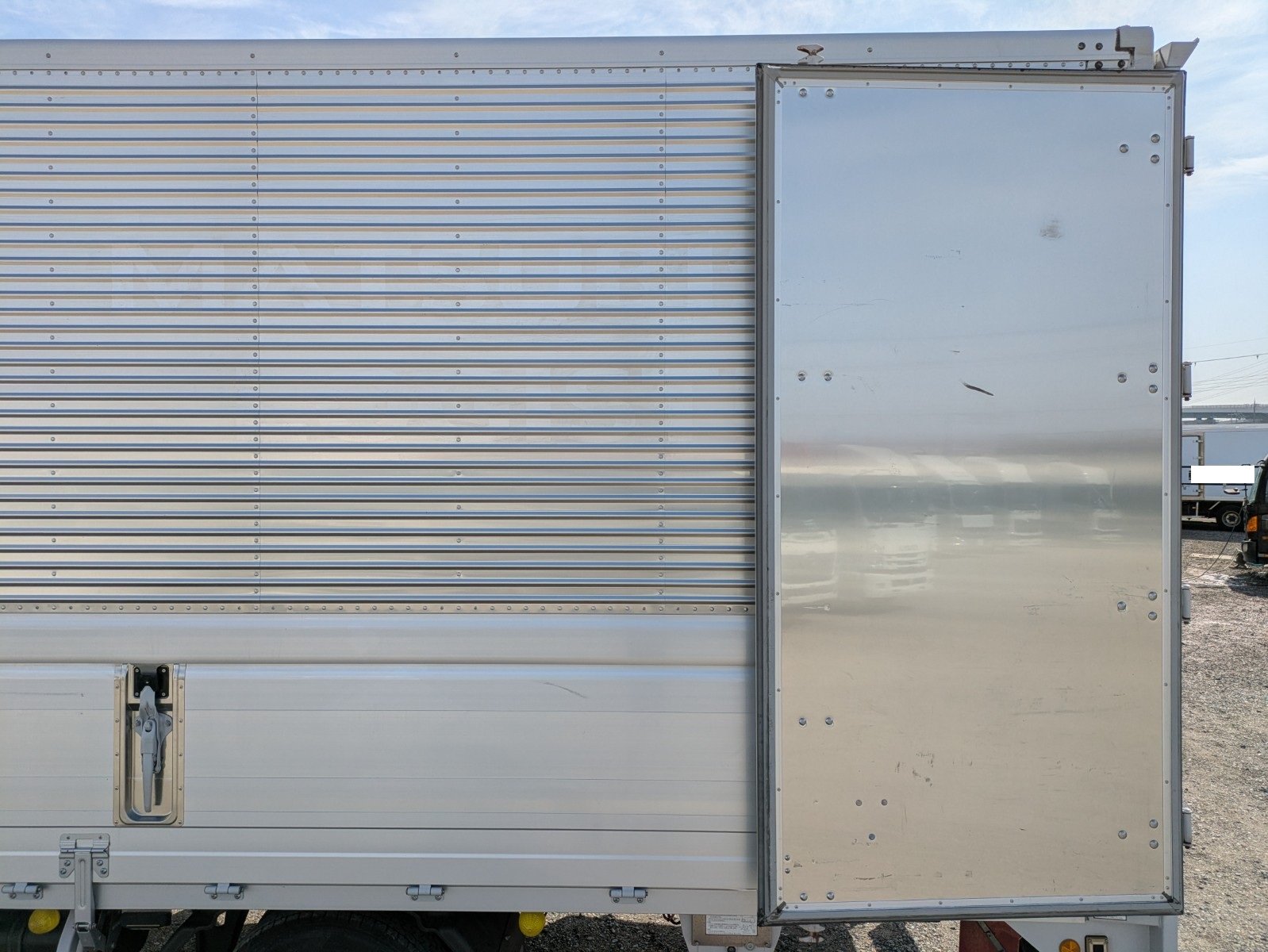 vehicle_image_20260424111010J3s9gkvRxq.jpg