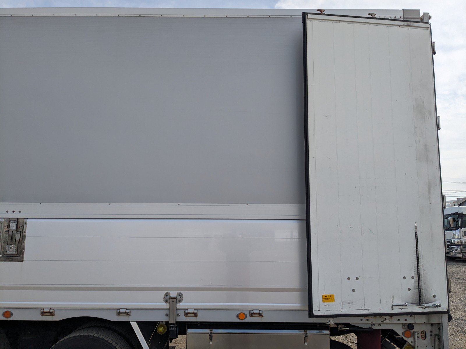 vehicle_image_202603061445248BL1J21VVe.jpg