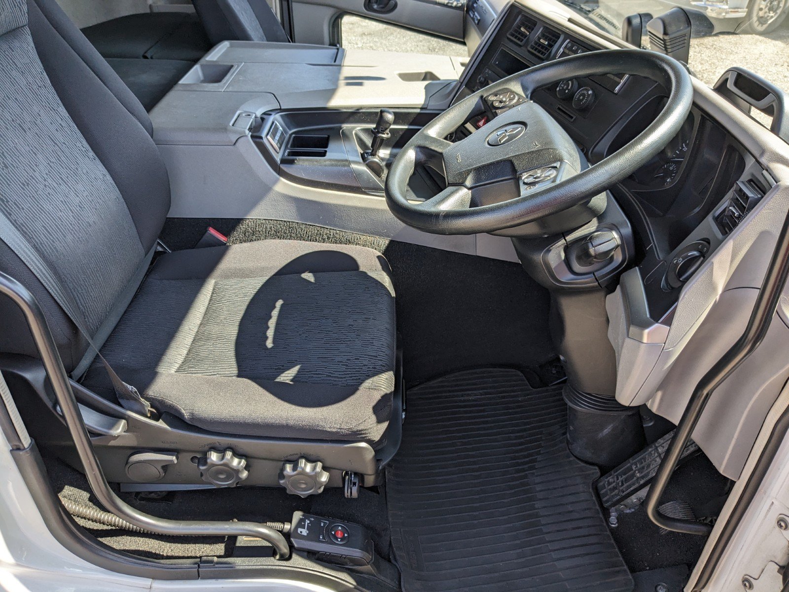 vehicle_image_20260327164945F44AvbSSq1.jpg