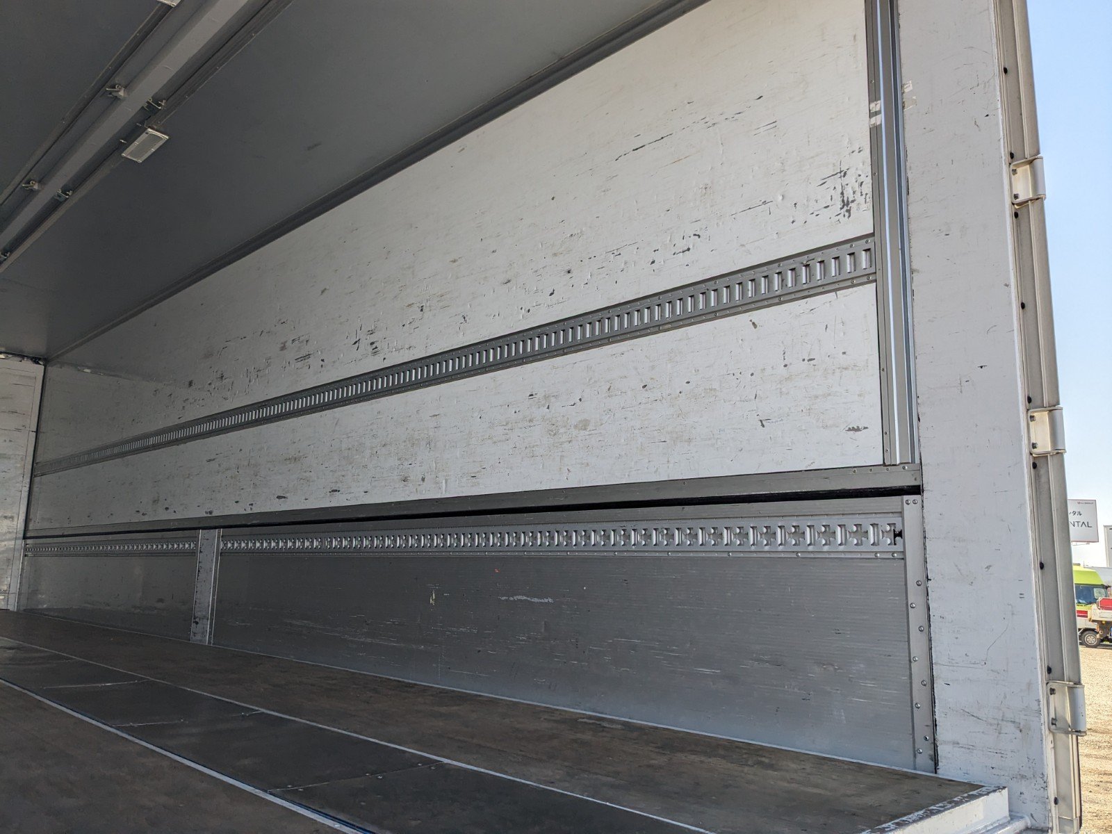 vehicle_image_20260327164945F4yp3ktI5f.jpg