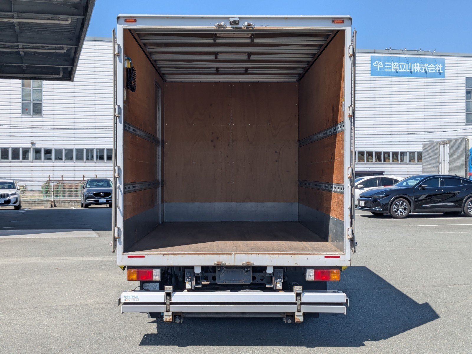 vehicle_image_20260417095023DXil2HQEHo.jpg