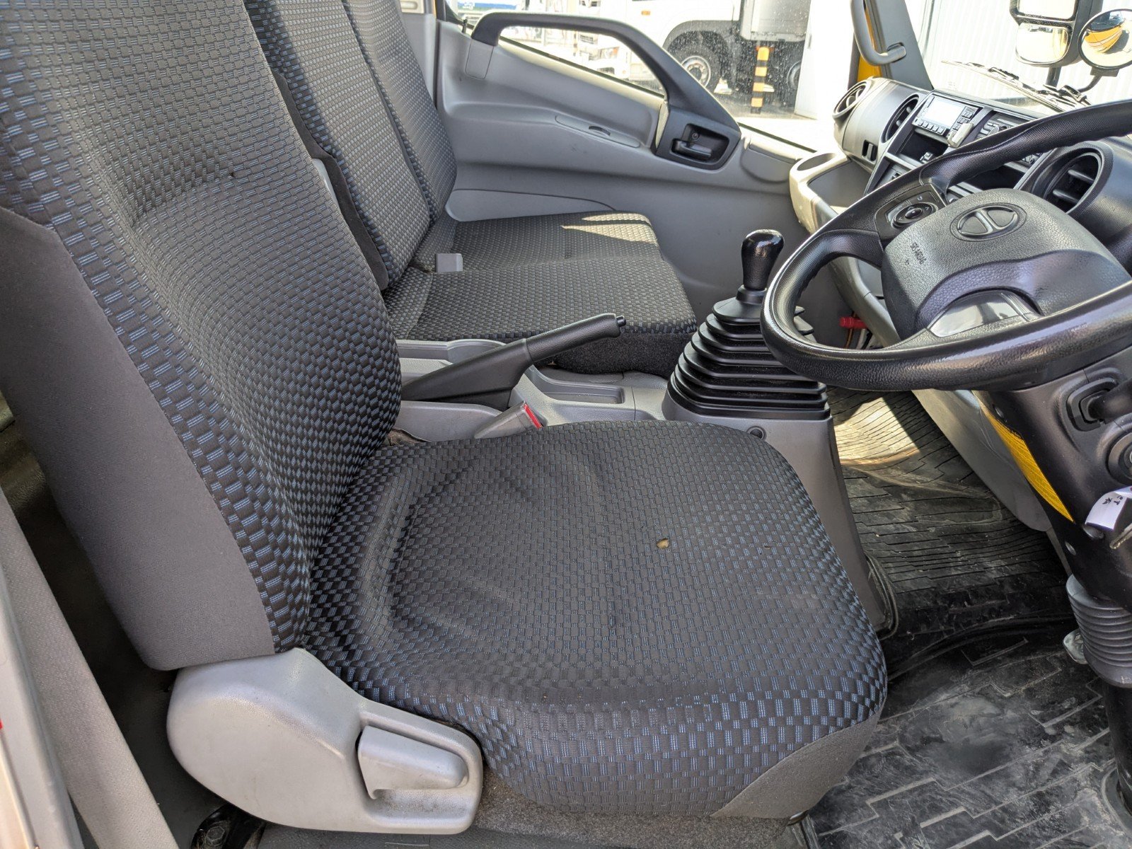 vehicle_image_20260417095023qDomYQI7tc.jpg