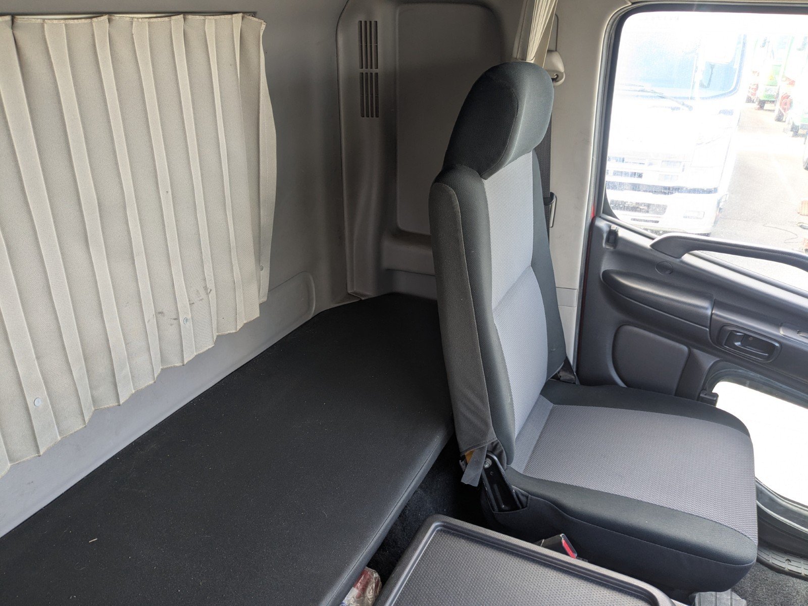 vehicle_image_20260206173737C4eRtrDiRN.jpg