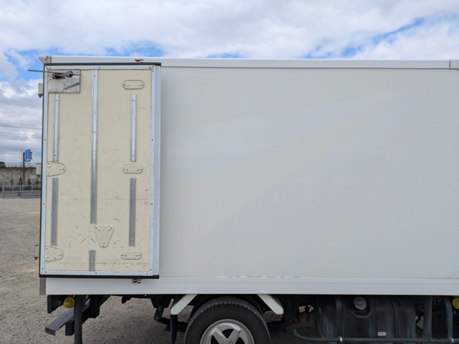 vehicle_image_202603120915422lkE33aQUL.jpg