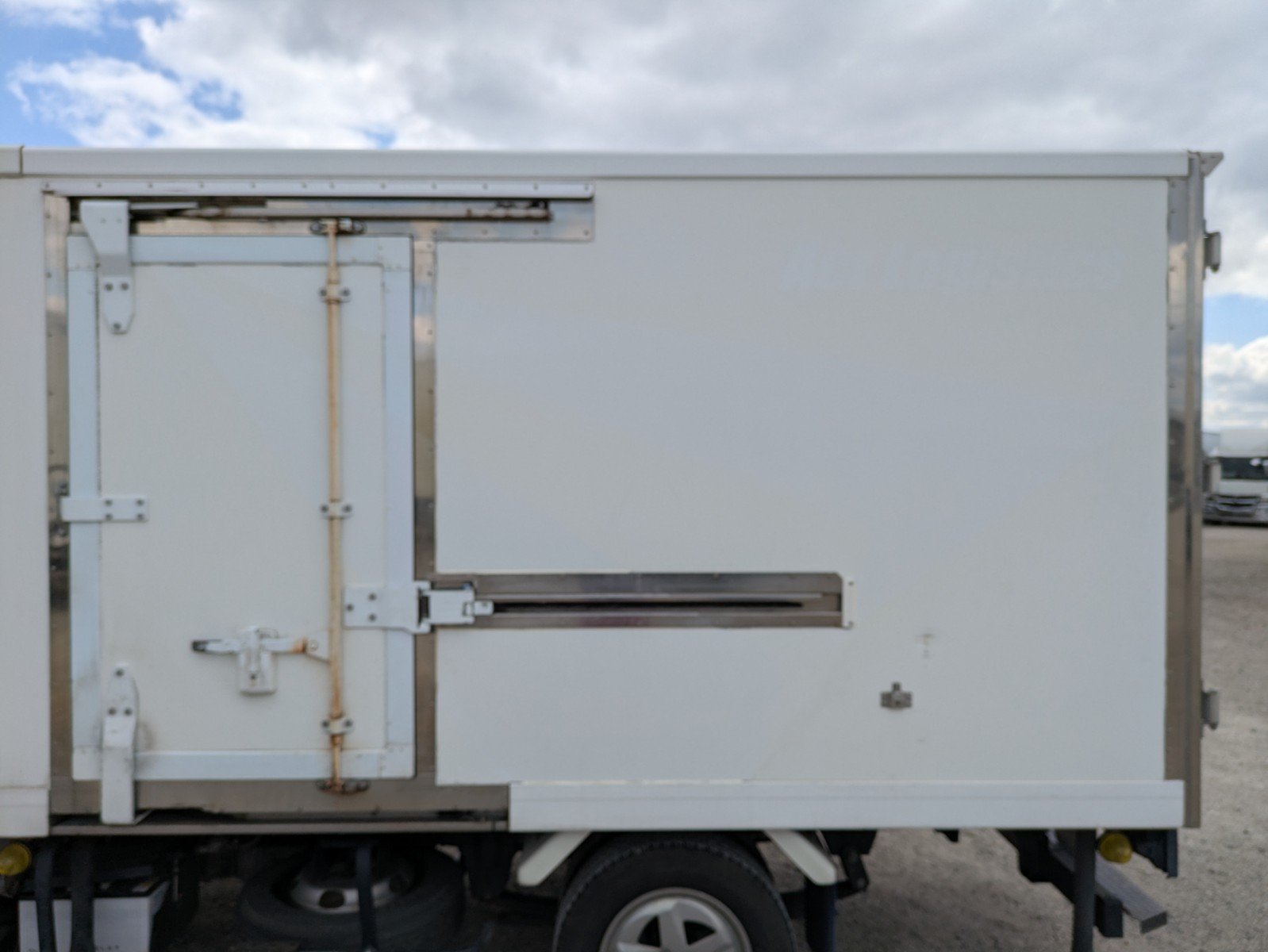 vehicle_image_20260312091542dzGMdzFRqb.jpg