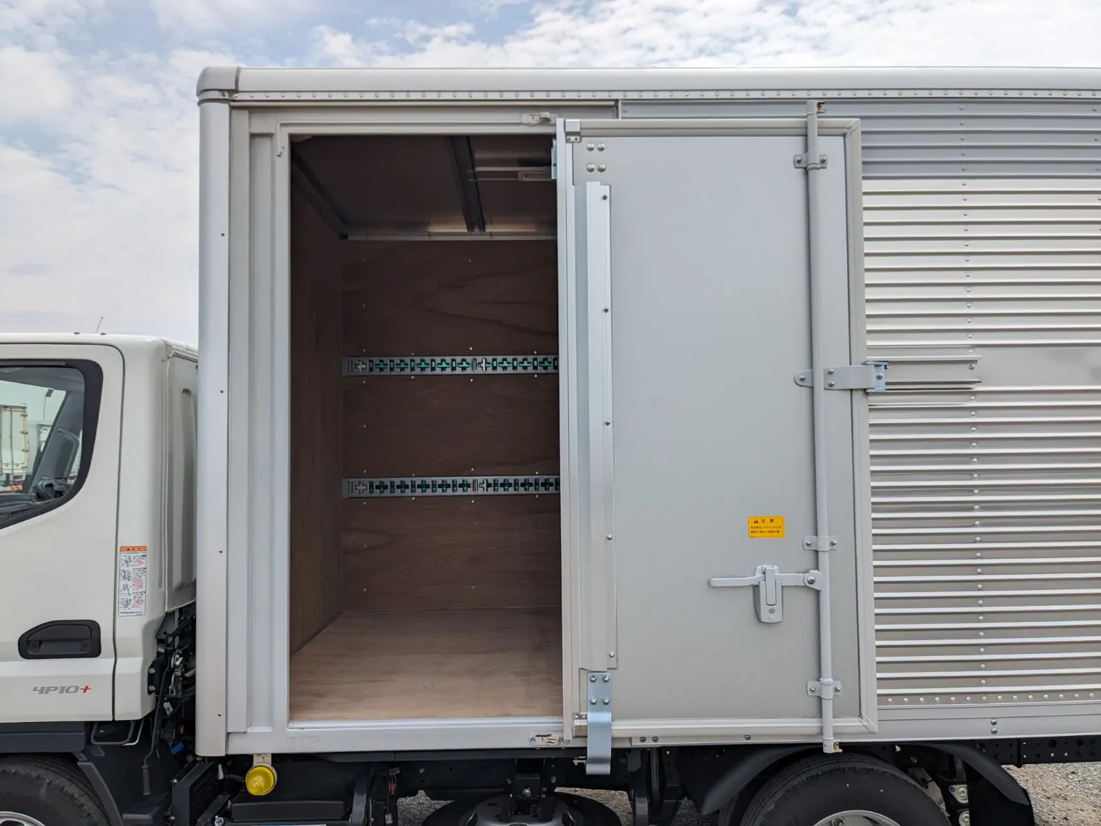 vehicle_image_20260616184219TW5OgELTr9.webp