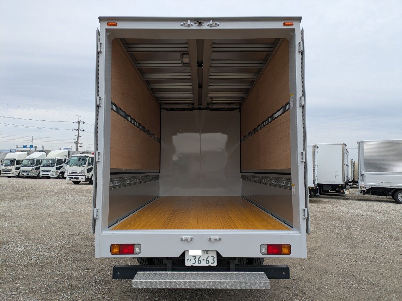 vehicle_image_20260212093550ZljwOQULG8.jpg