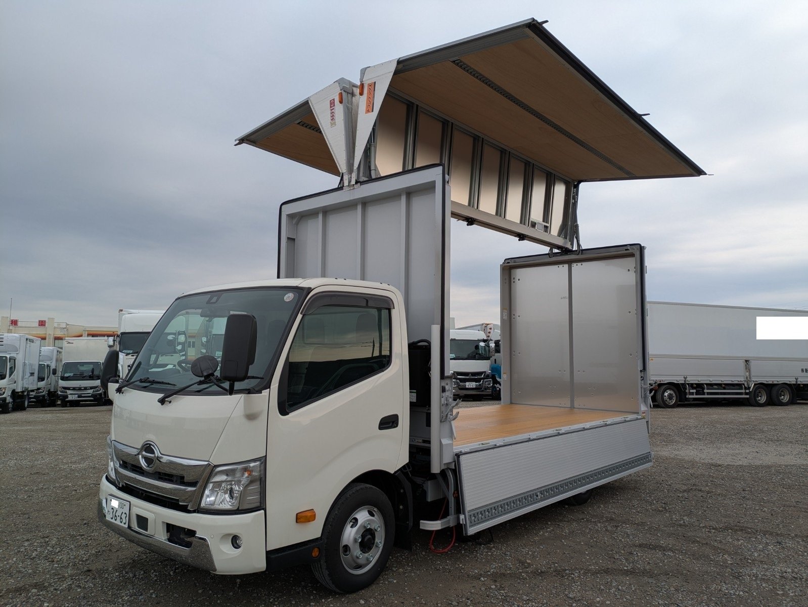 vehicle_image_20260212093550ijQwWZZi1X.jpg