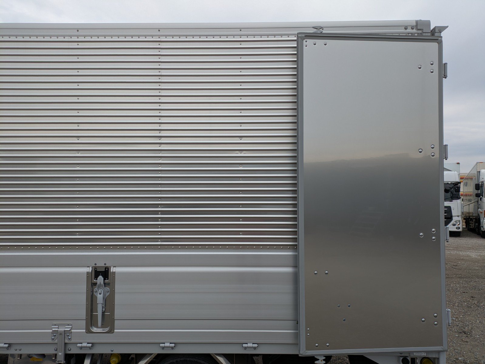vehicle_image_20260212093550tWutsnXzgK.jpg