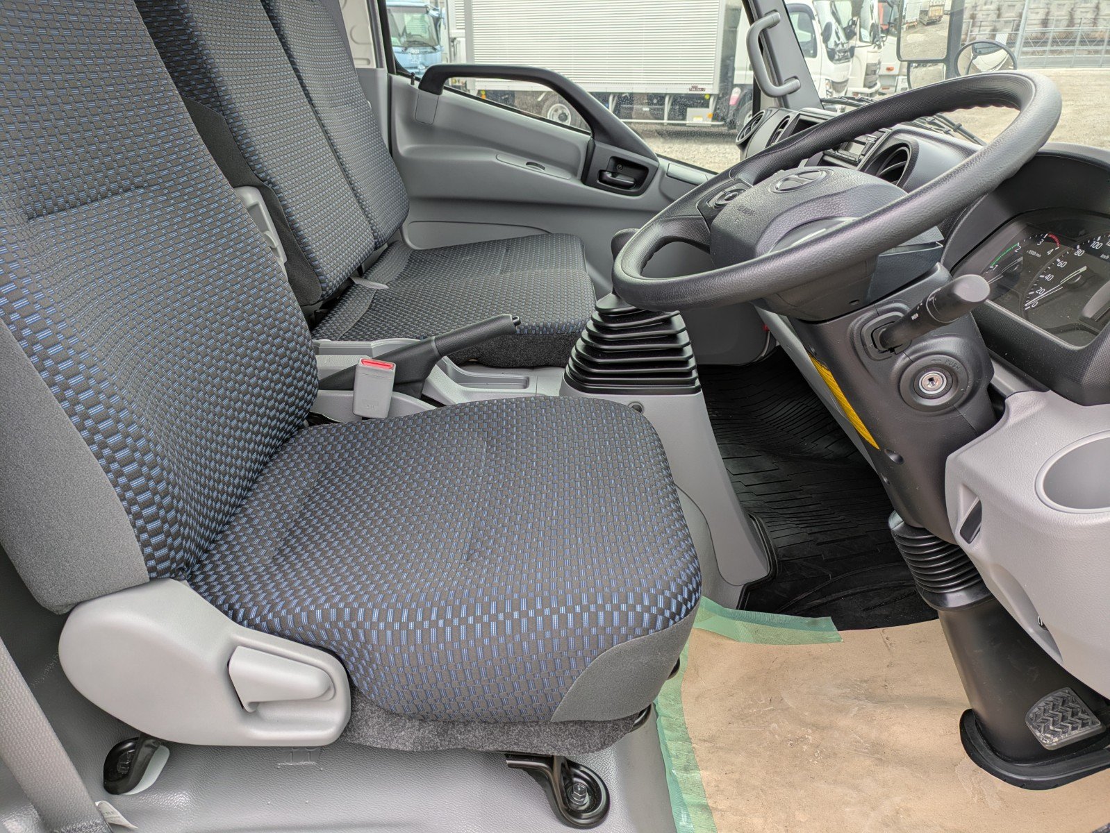vehicle_image_20260212093550va1oJrYPwt.jpg