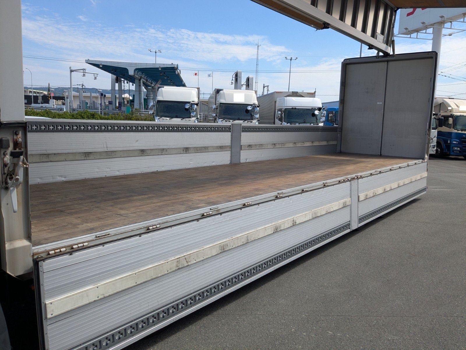 vehicle_image_20260612155012UJv8yxMRU2.jpg
