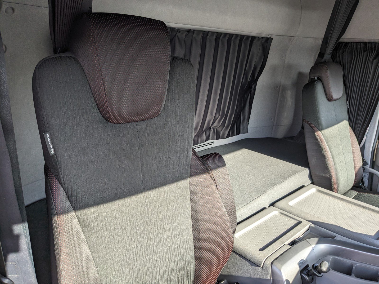 vehicle_image_20260403165959DgJ2vfEf5W.jpg
