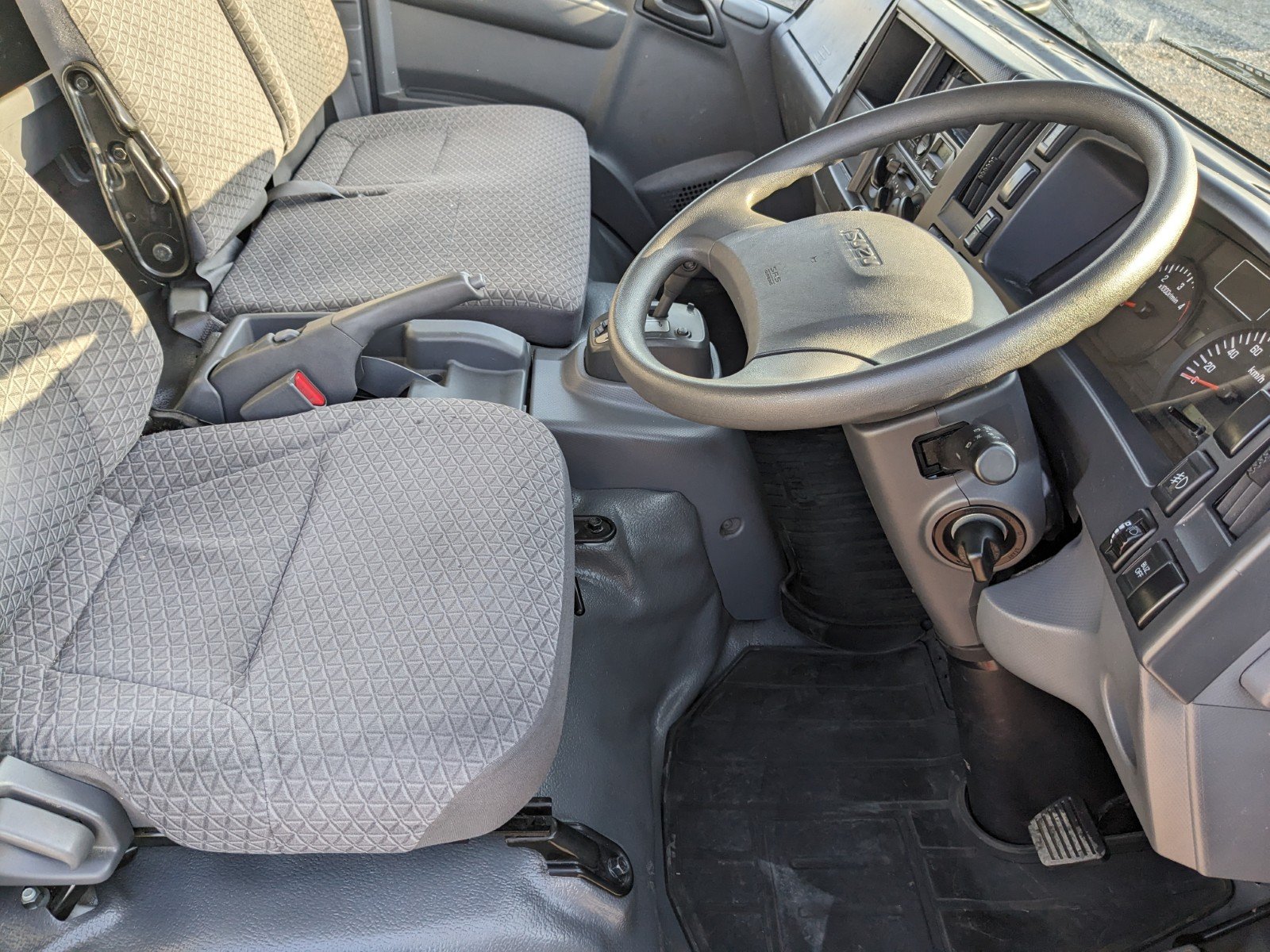 vehicle_image_20260310181034FQWqPEU3uT.jpg