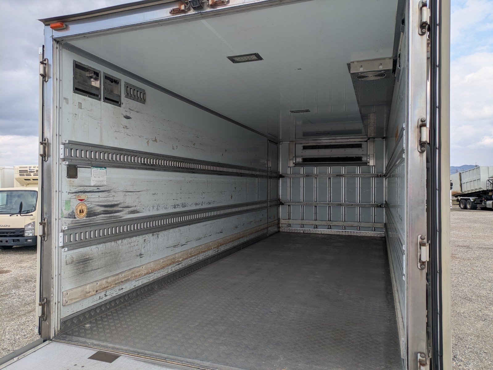 vehicle_image_20260323184043F7t3zrmqUC.jpg