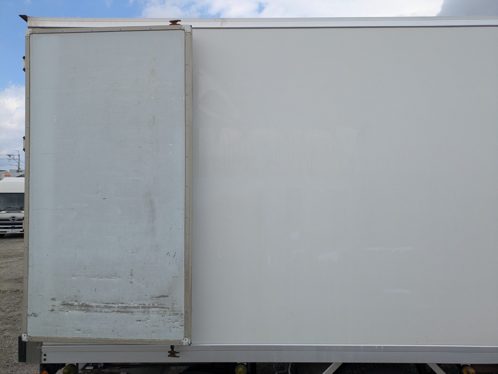 vehicle_image_20260323184043FOeiWkVHLP.jpg