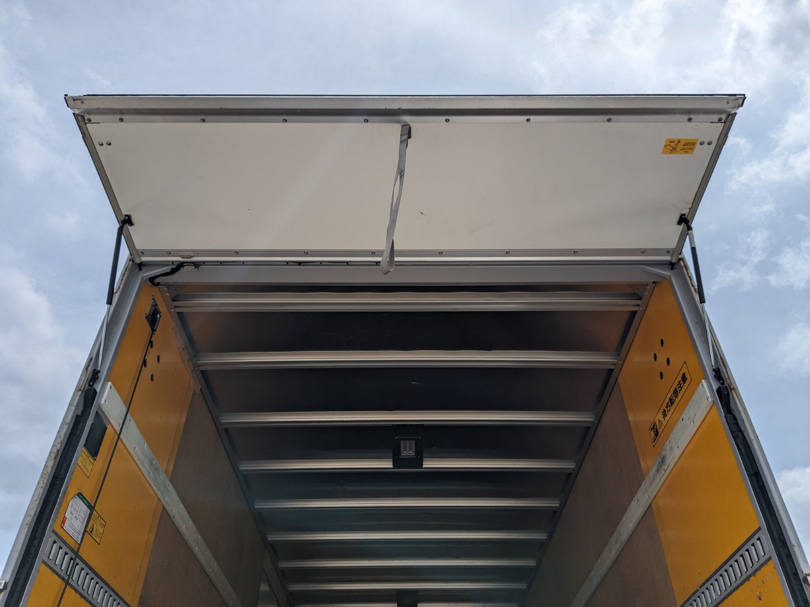 vehicle_image_20260527110801CGjt0prAXr.jpg