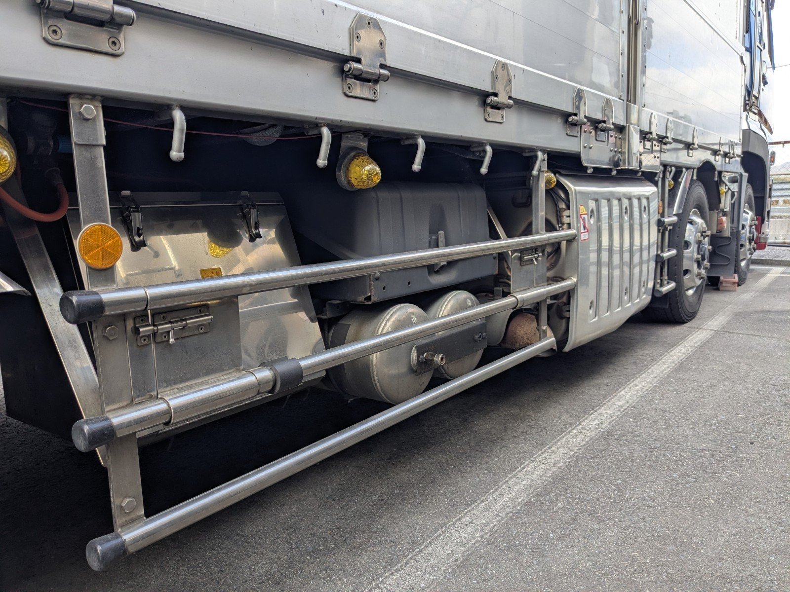 vehicle_image_20260305165541FhQa3eJDQT.jpg