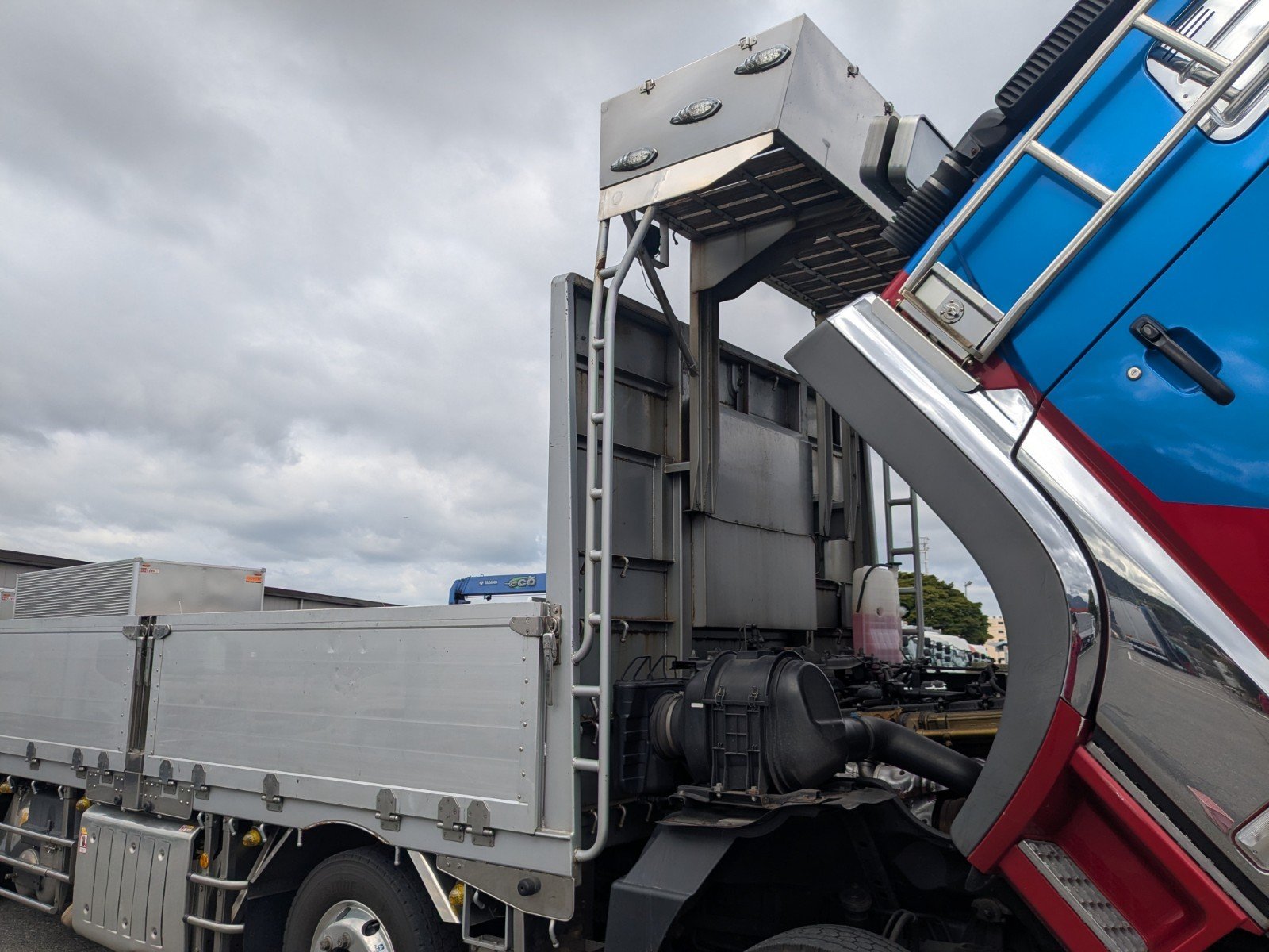 vehicle_image_20260305165541oeO0YhLbNp.jpg