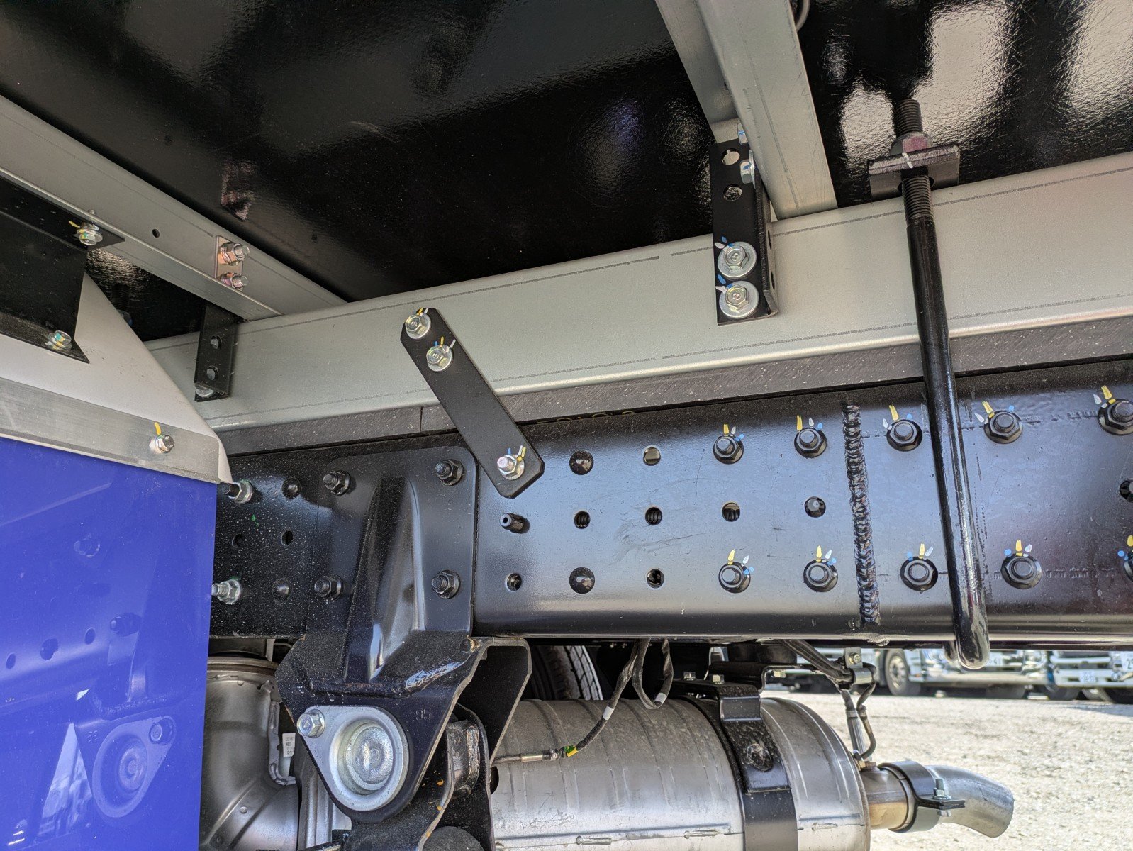 vehicle_image_202603061401551xqYSJLHk7.jpg
