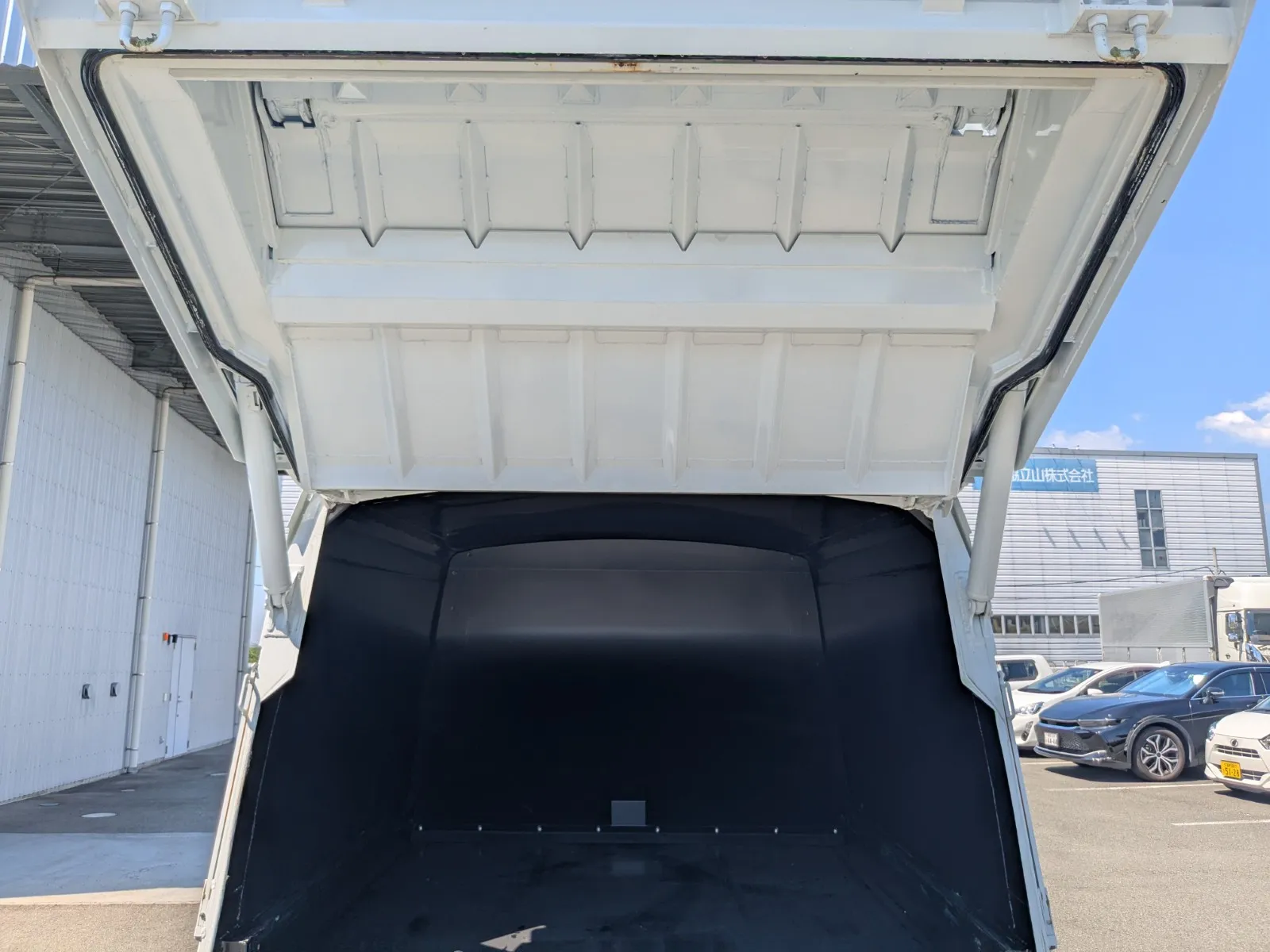 vehicle_image_202606301001120Y8BEm0Syy.webp