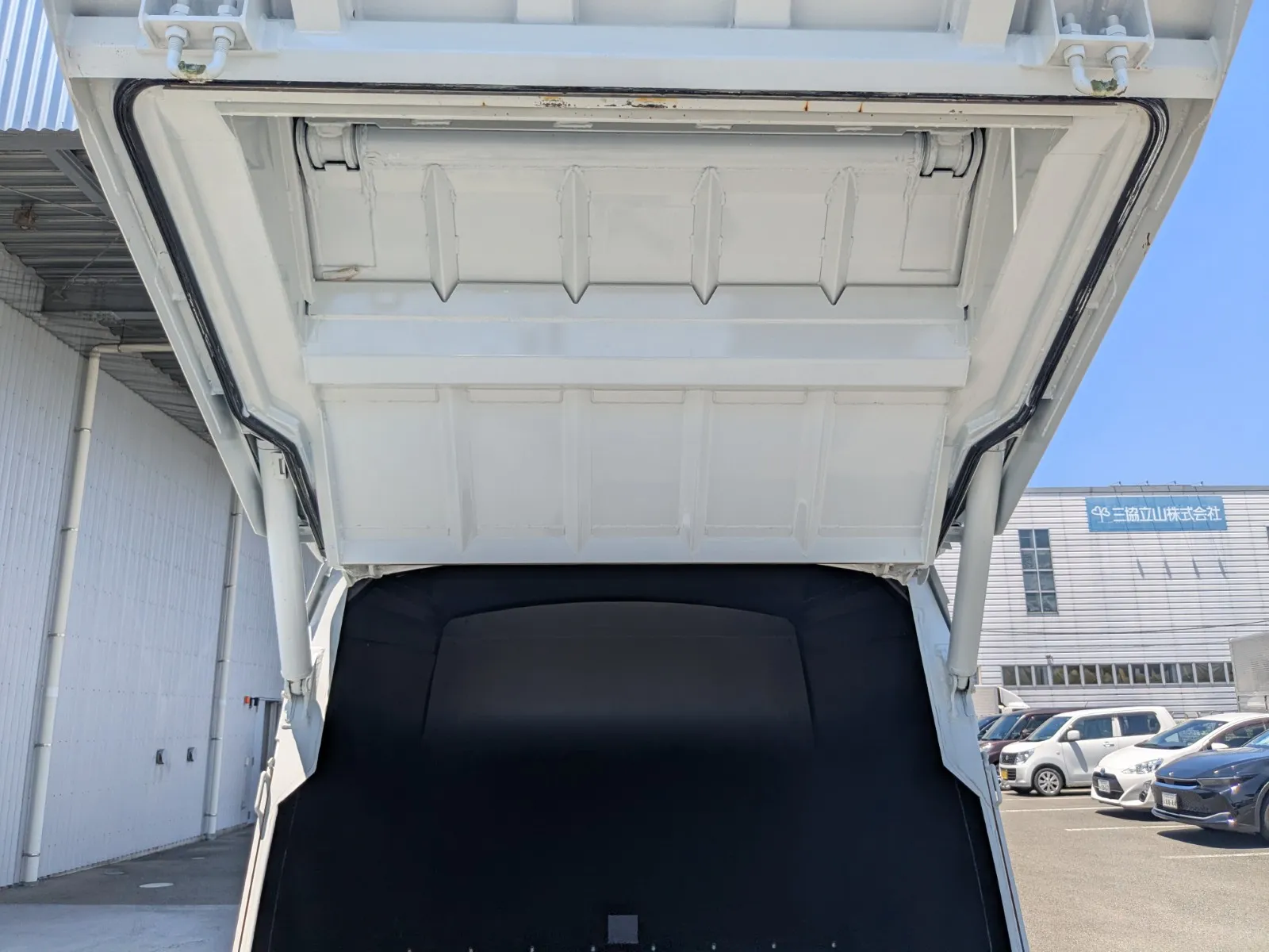 vehicle_image_20260630103451JDA1E6qznM.webp