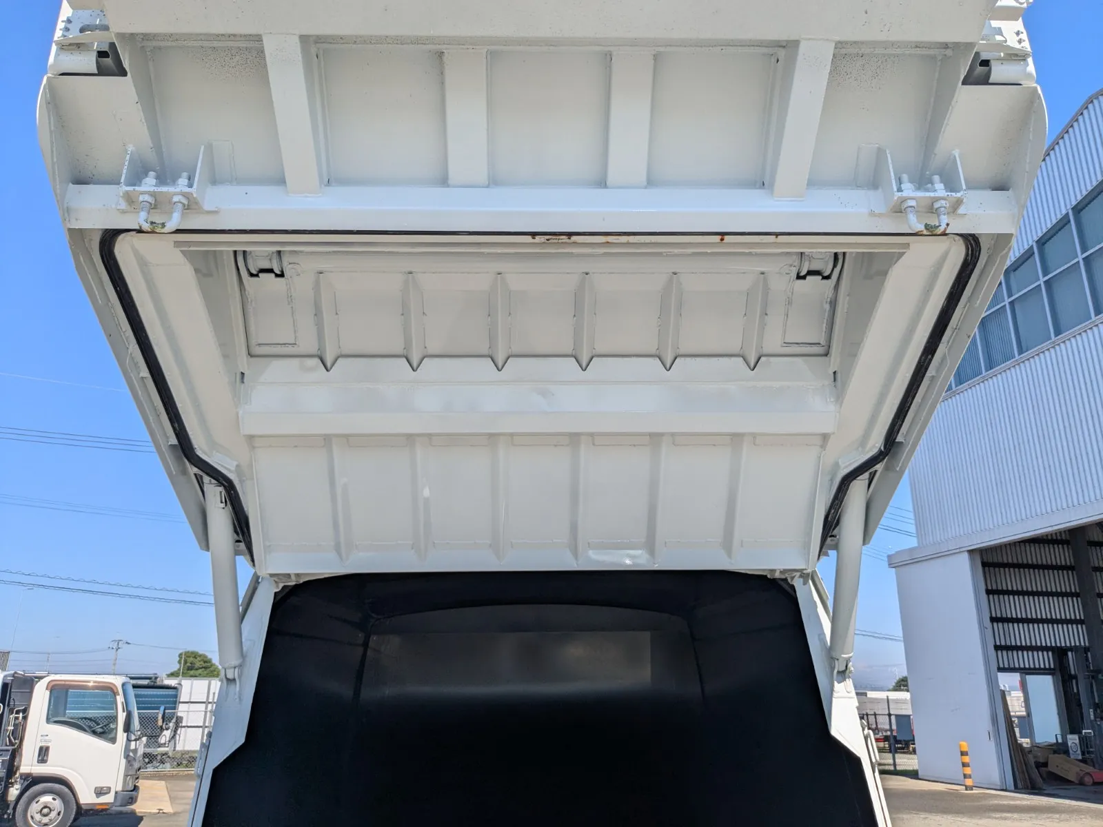 vehicle_image_20260630113739EyJJk7uONu.webp
