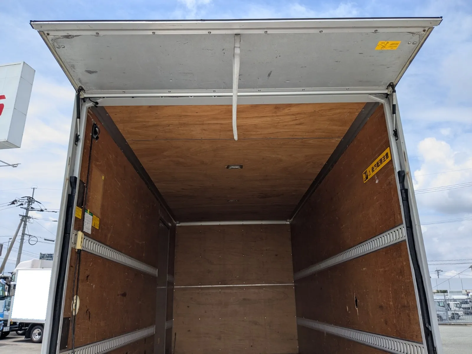 vehicle_image_202607081600409GgwwqFIJU.webp