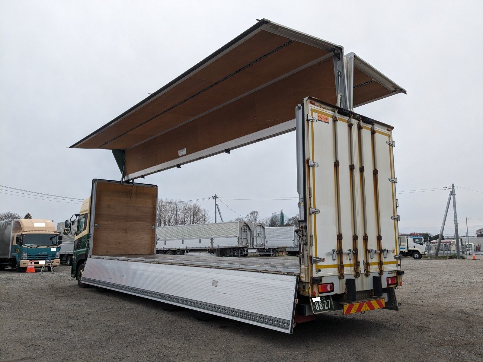 vehicle_image_20260403162436vEiBznKDib.jpg