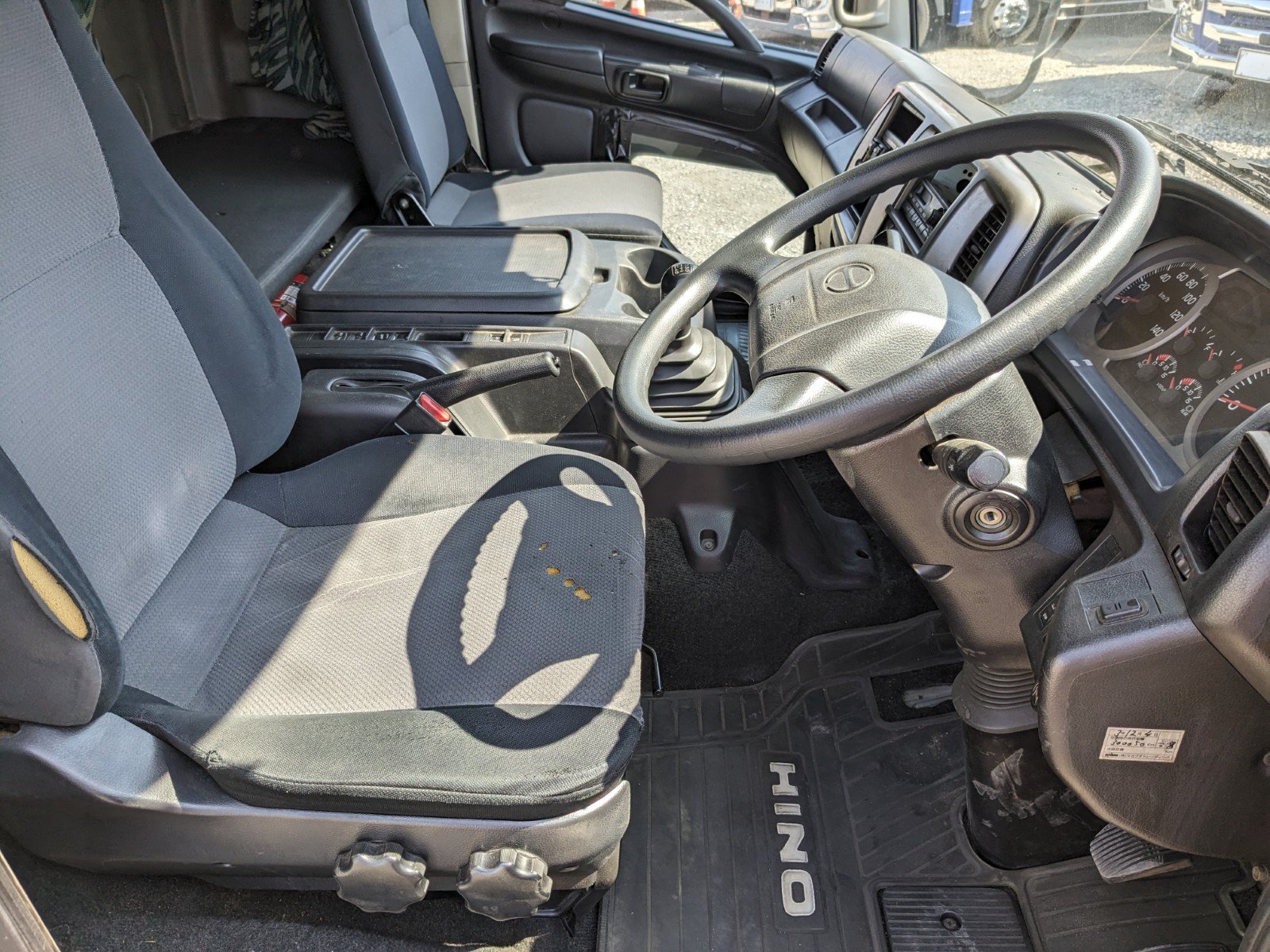 vehicle_image_2026041516190541OaLZ50RK.jpg