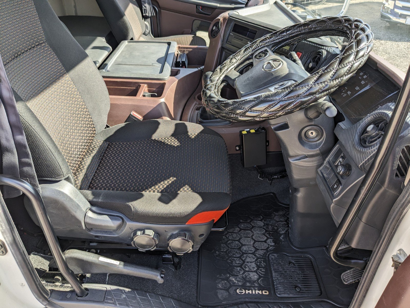 vehicle_image_2026040316080030YpKMxCkM.jpg