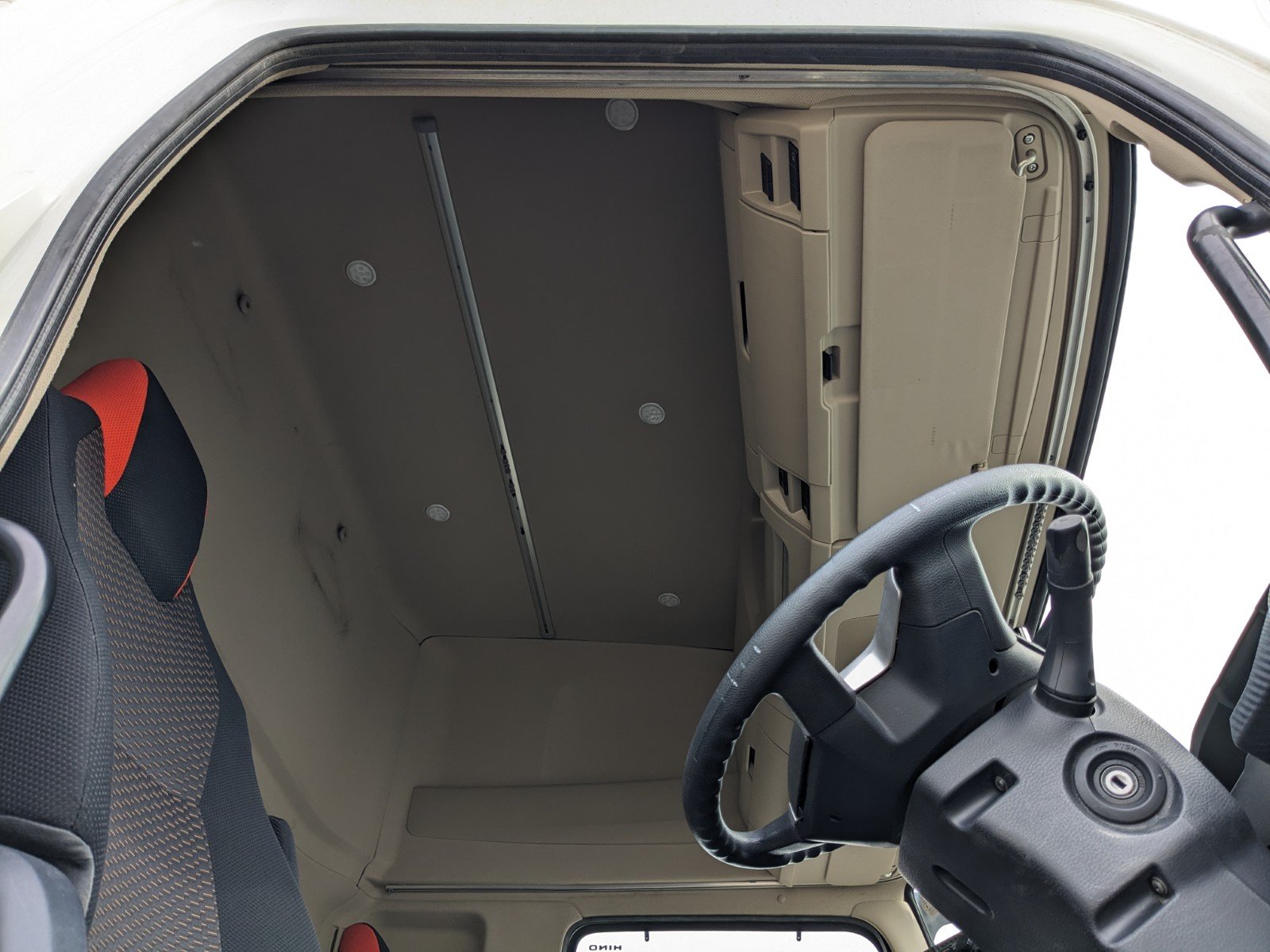 vehicle_image_202604101447042k9PsLnjby.jpg