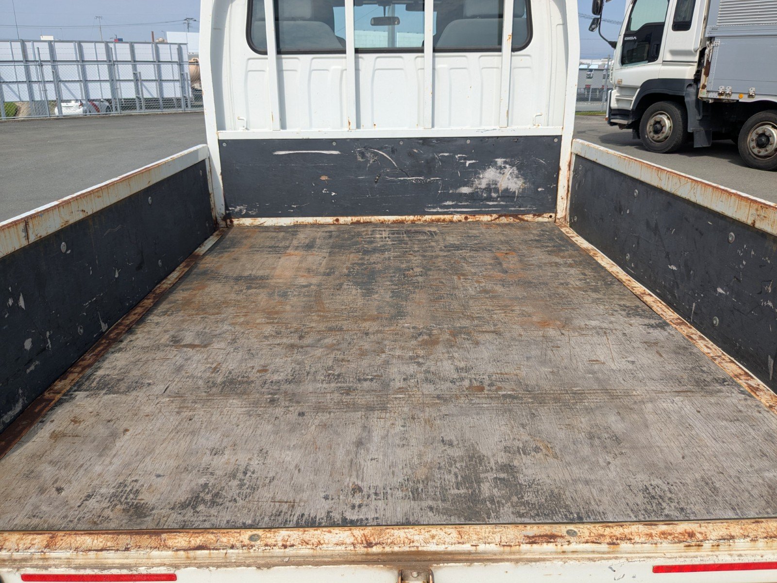 vehicle_image_20260326193740YjFaGc5yKZ.jpg