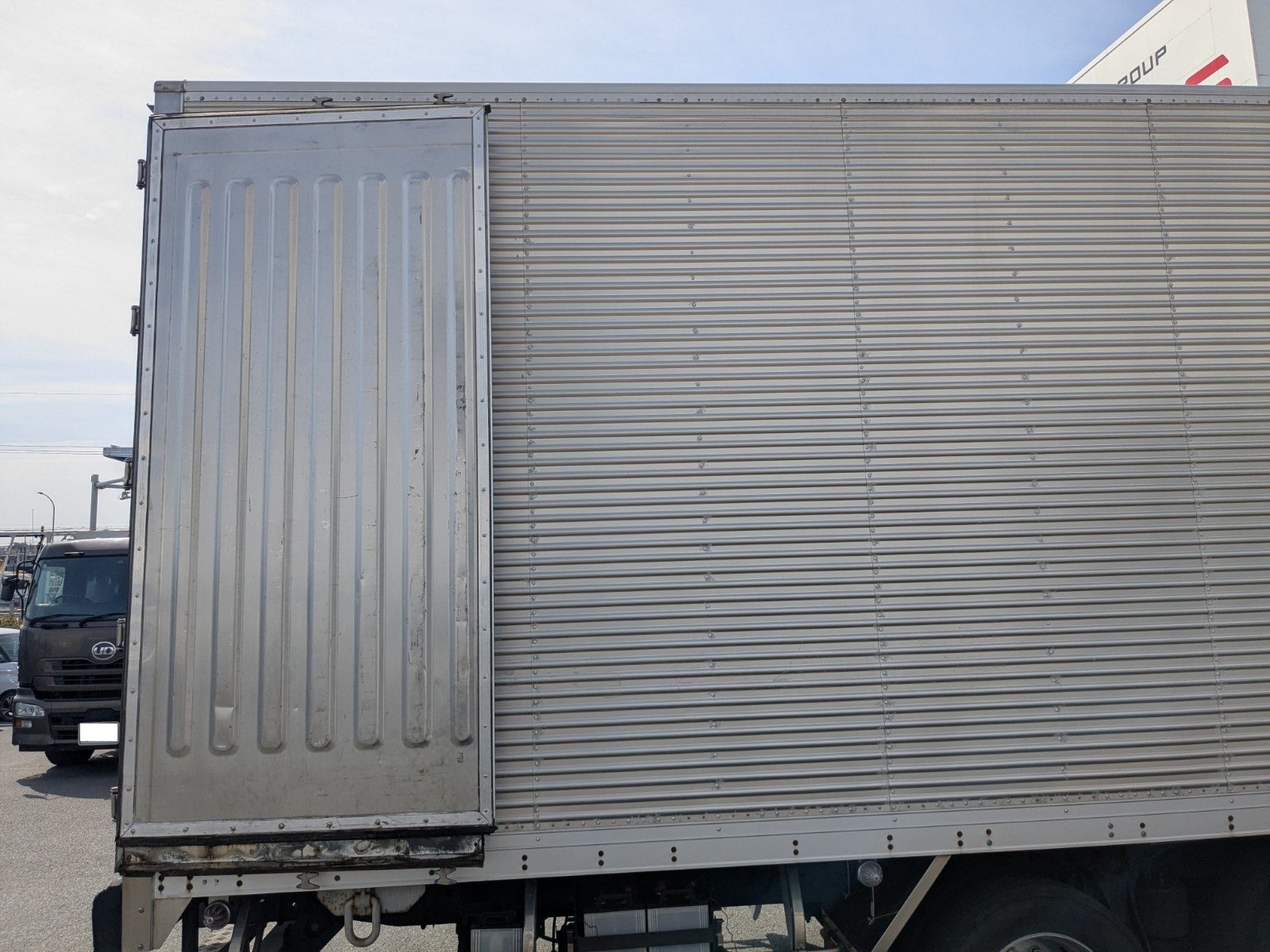 vehicle_image_20260323195101ozS9qhNNQN.jpg