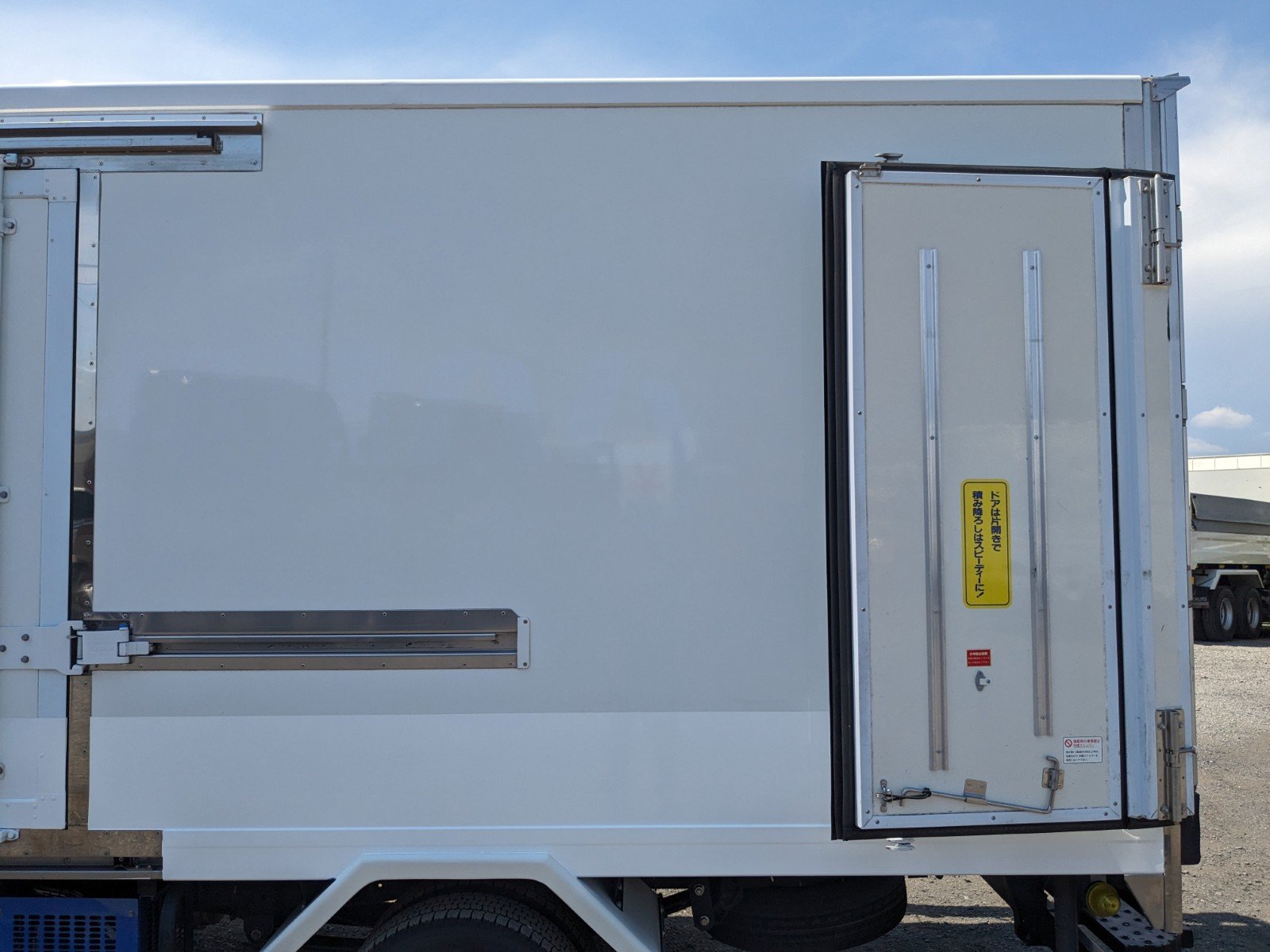 vehicle_image_20260515093039Cb0o1DFZeY.jpg