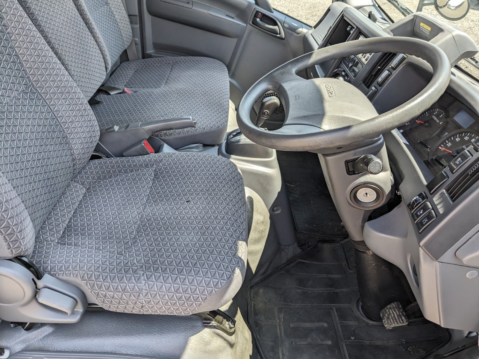 vehicle_image_20260515093039ZX4vK9h8Sf.jpg