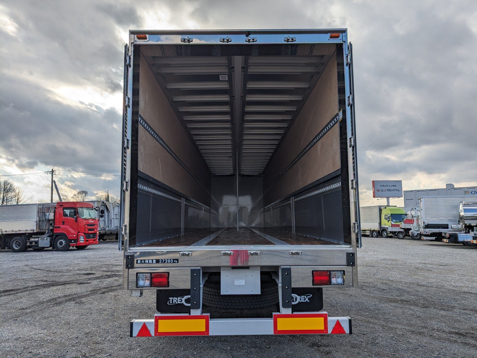 vehicle_image_202604031525313QHNYLNf9q.jpg