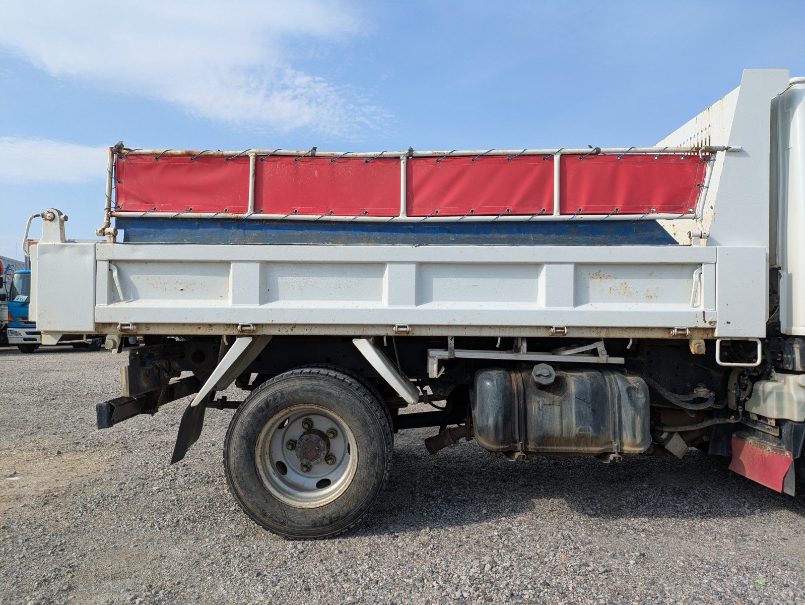 vehicle_image_20260501091050PoIz9OYvv4.jpg