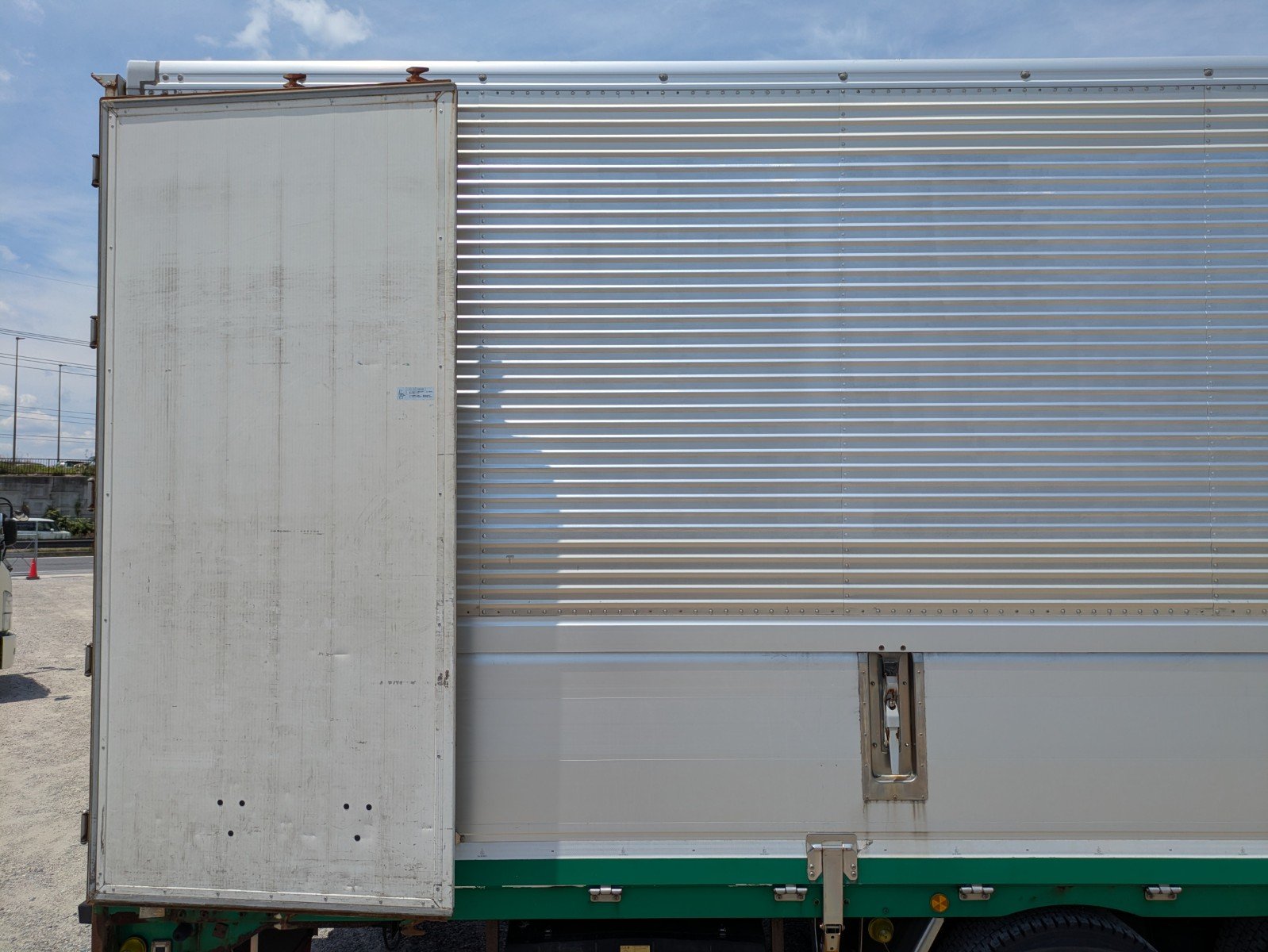 vehicle_image_2026061011232047RklVj6eR.jpg