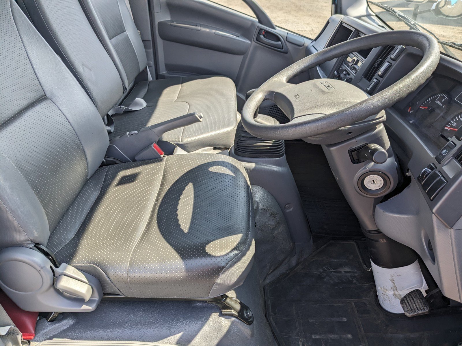 vehicle_image_20260401092215WkKH9sRsBq.jpg