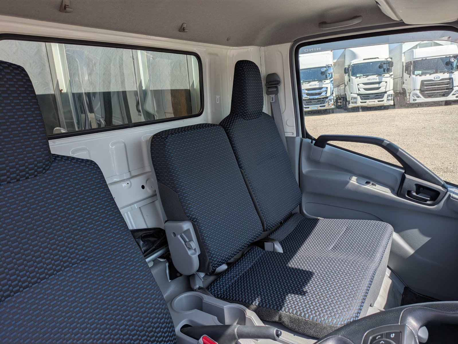 vehicle_image_20260324181735VQLkBzQCl8.jpg