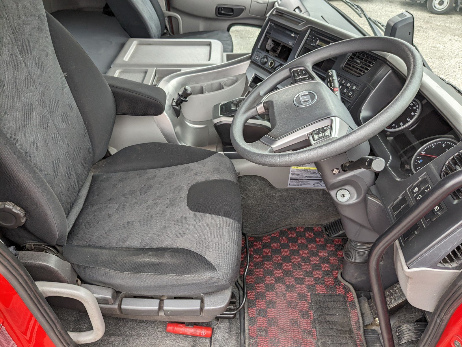 vehicle_image_20260511112756lJ7EVYA4lV.jpg