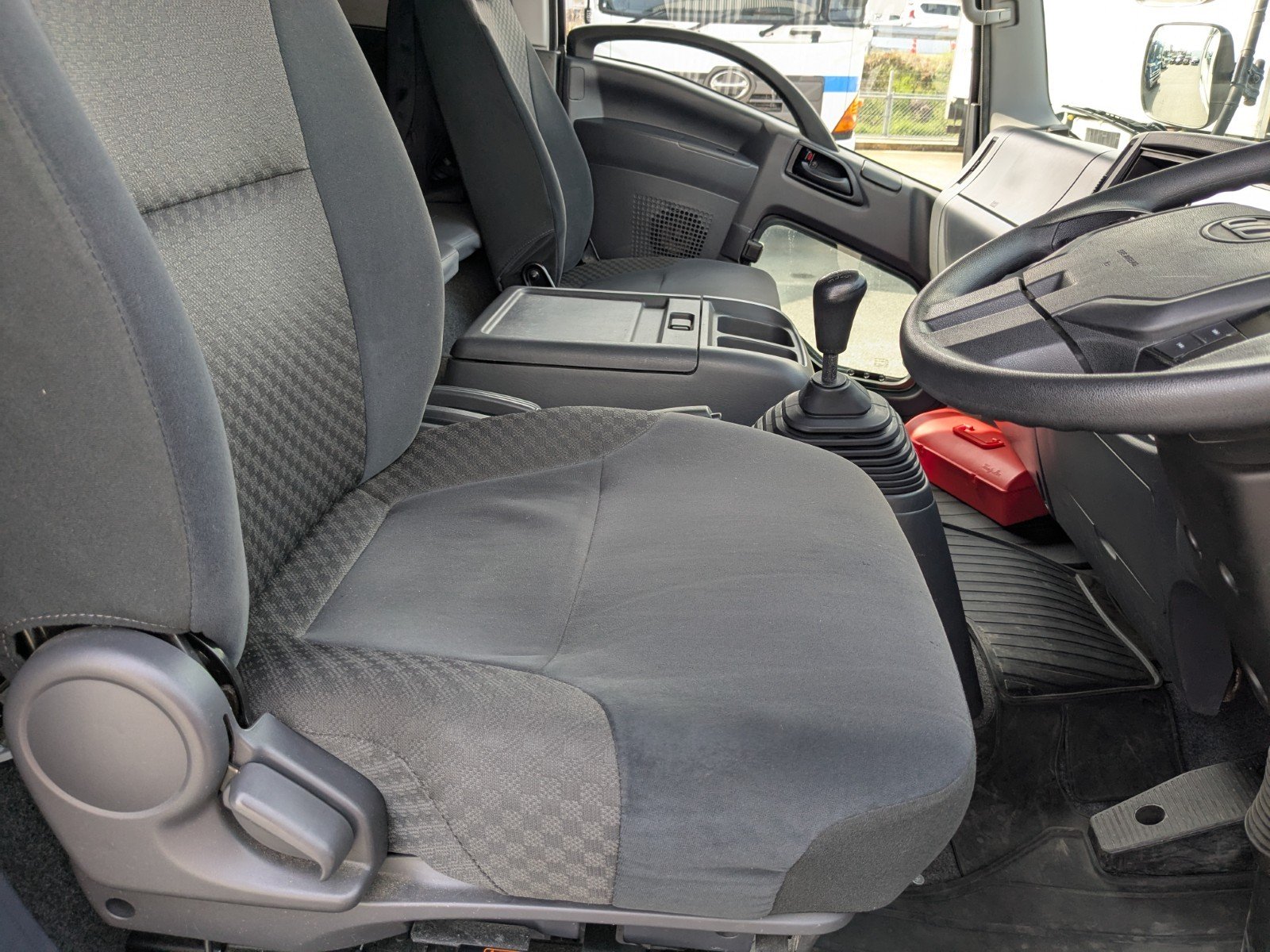 vehicle_image_20260407092653KjdI8MaQFl.jpg