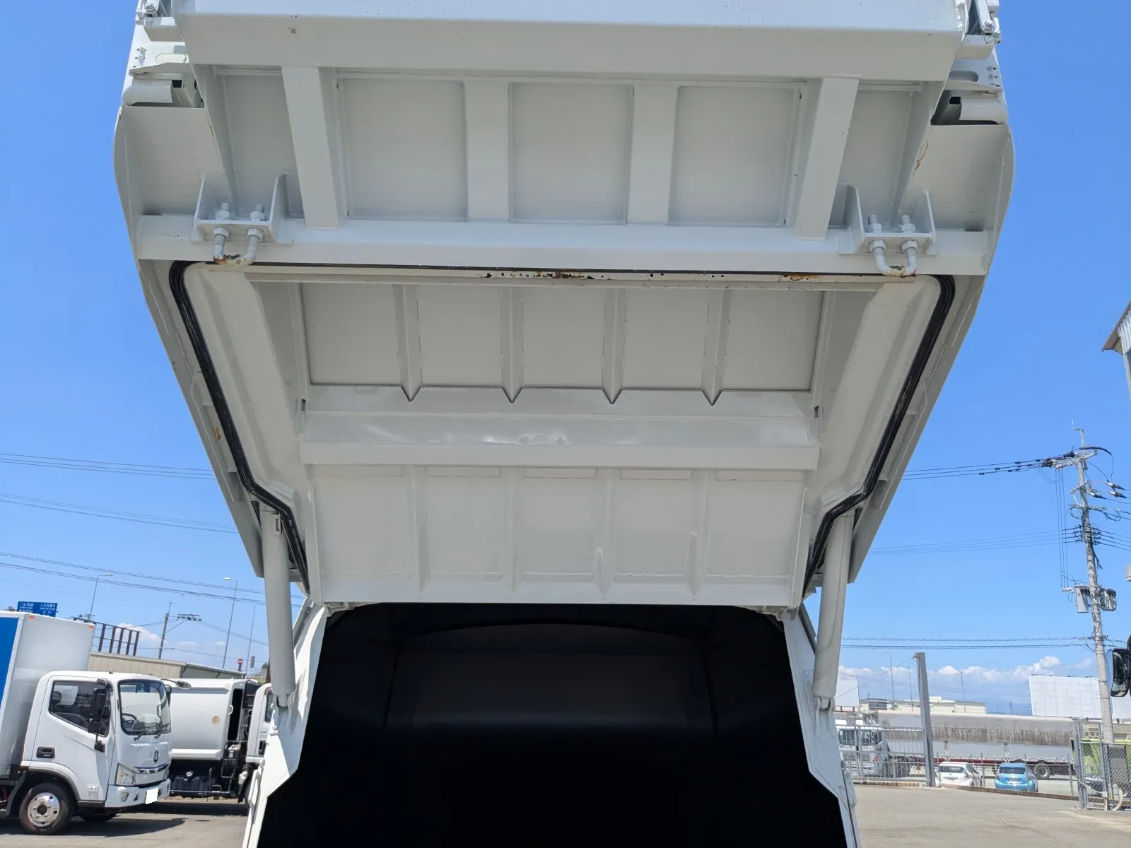 vehicle_image_2026072412000285Anz6kXXe.webp