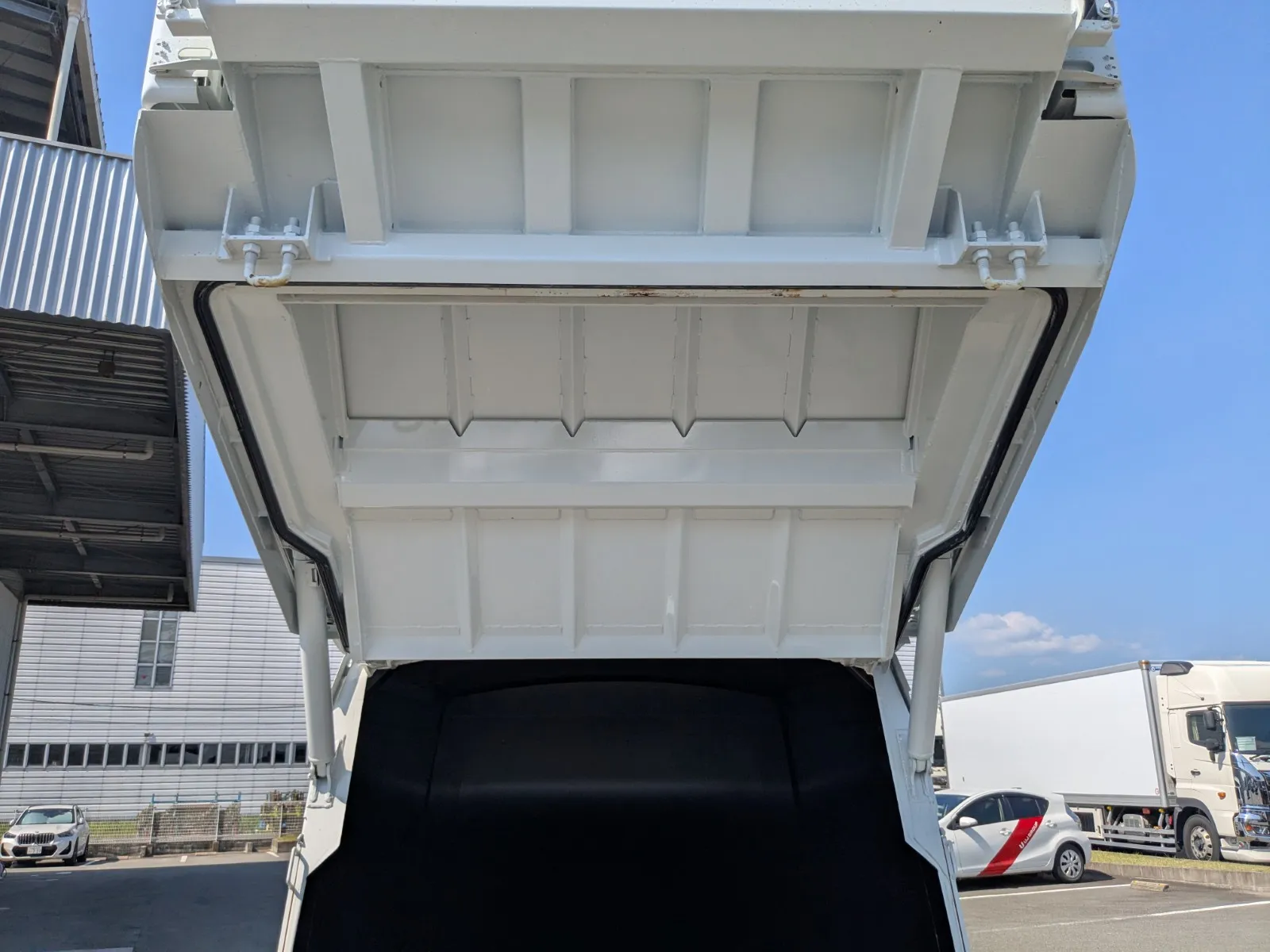 vehicle_image_20260723152721fUTuIZ3nCx.webp